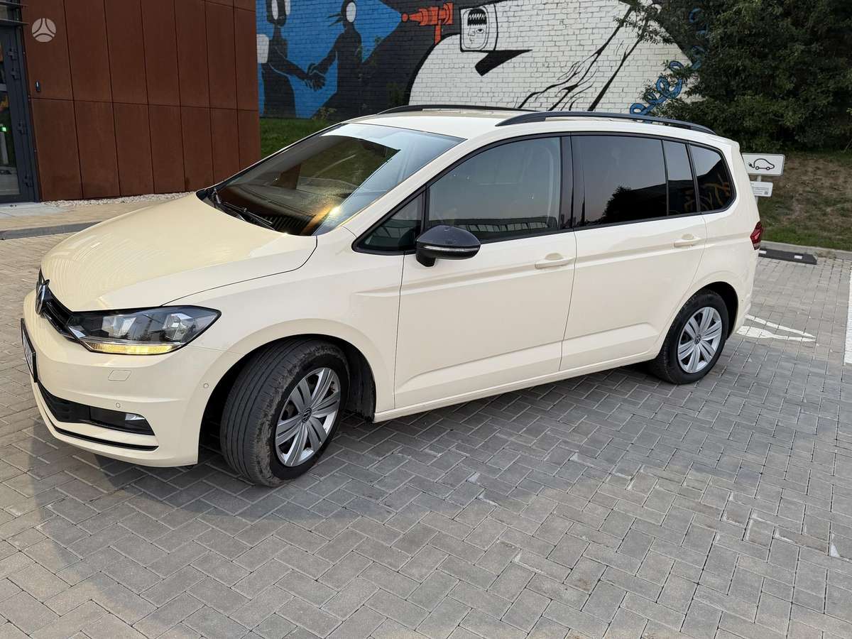 Volkswagen Touran - 1