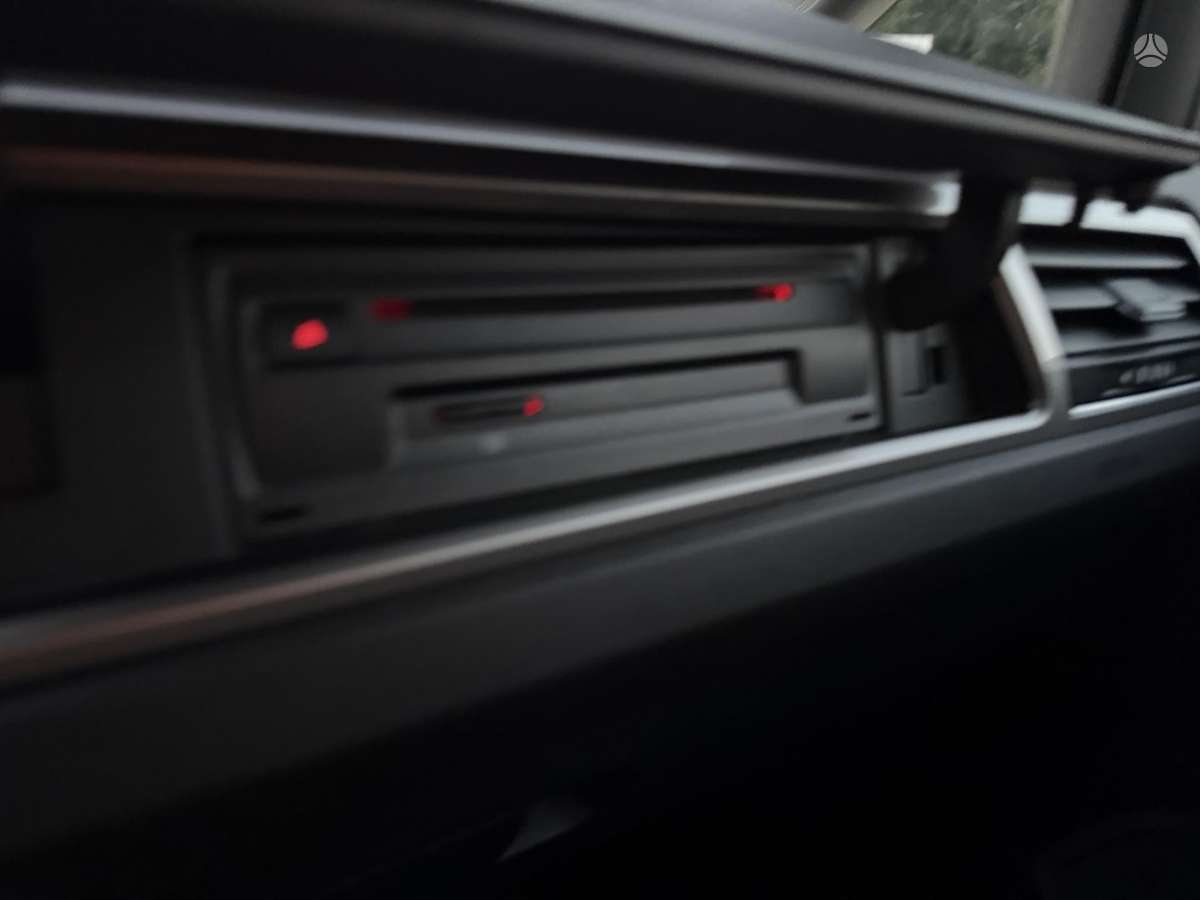 Volkswagen Touran - 10