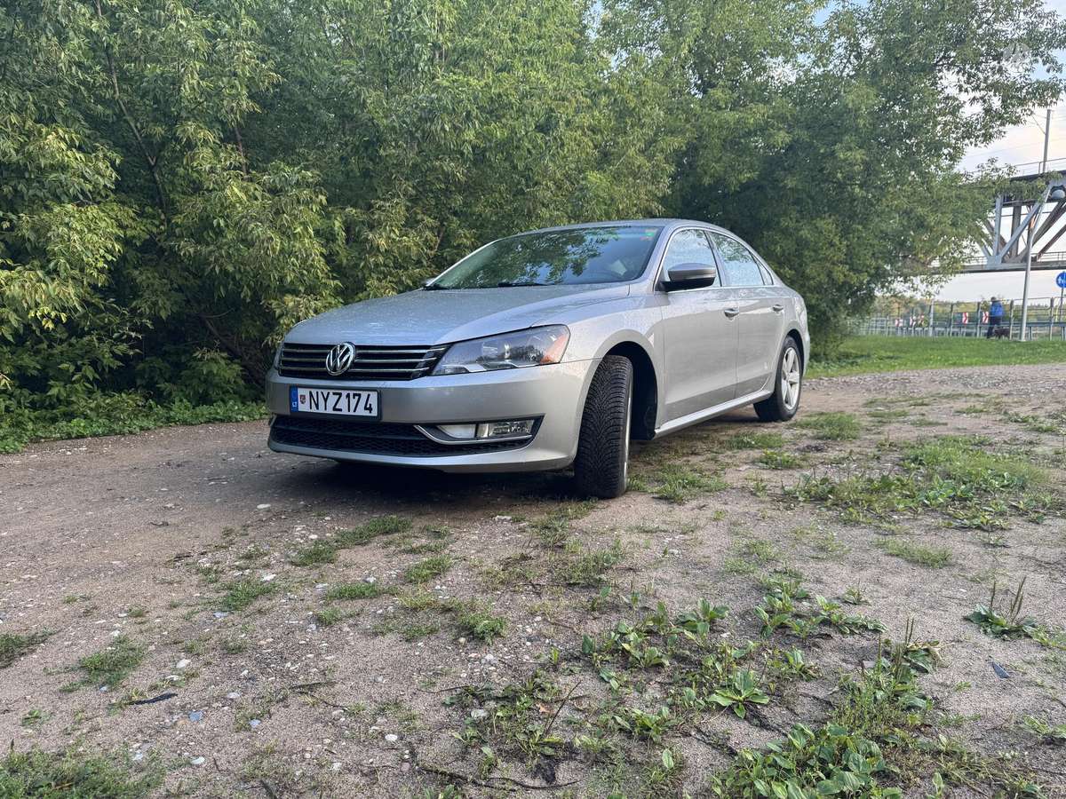Volkswagen Passat - 1