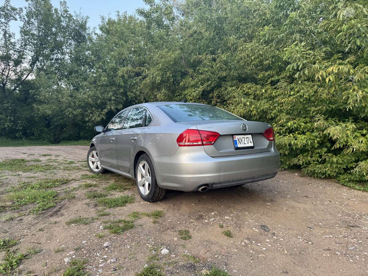 Volkswagen Passat - 4