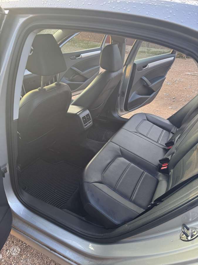 Volkswagen Passat - 12