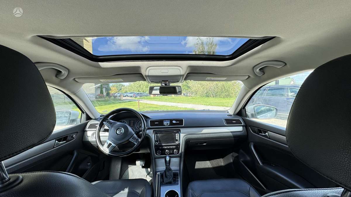 Volkswagen Passat - 2