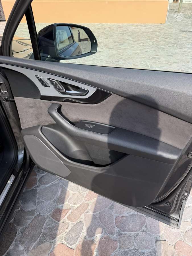 Audi Q7, 3.0 l., off-road / crossover