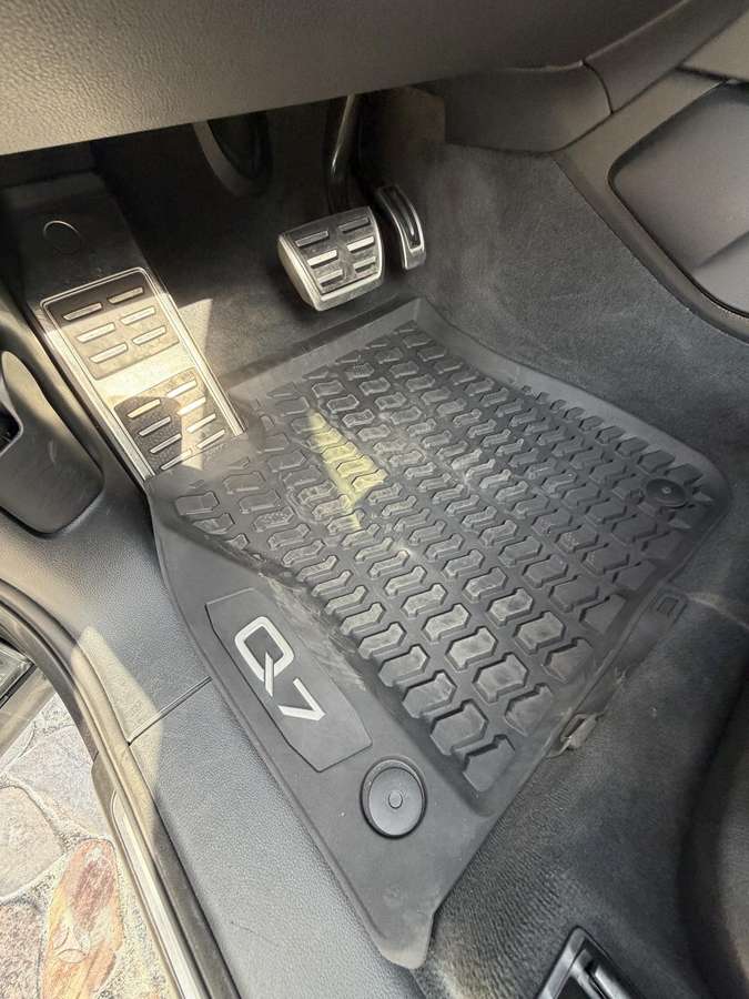 Audi Q7, 3.0 l., off-road / crossover