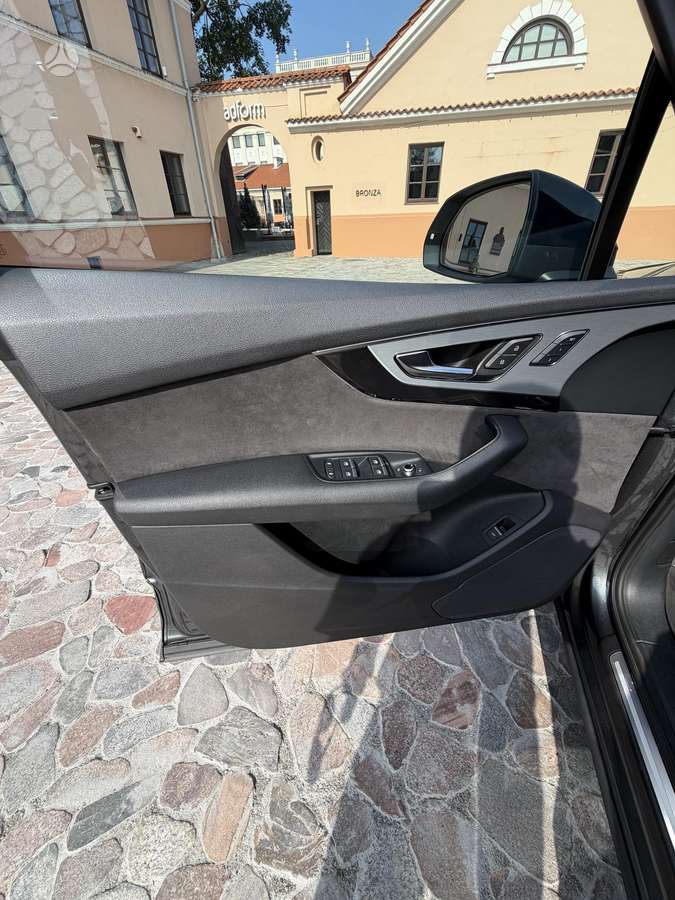 Audi Q7, 3.0 l., off-road / crossover