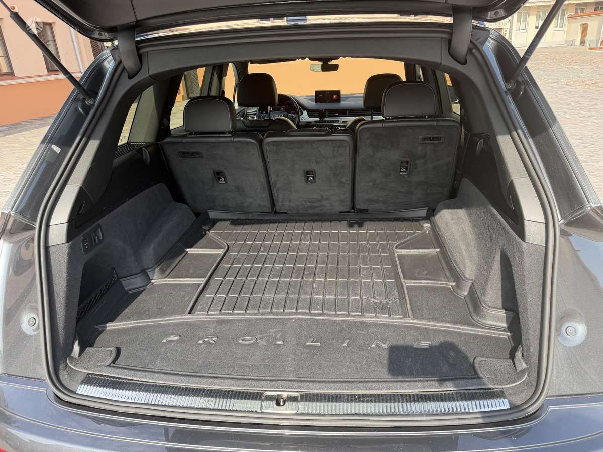 Audi Q7, 3.0 l., off-road / crossover