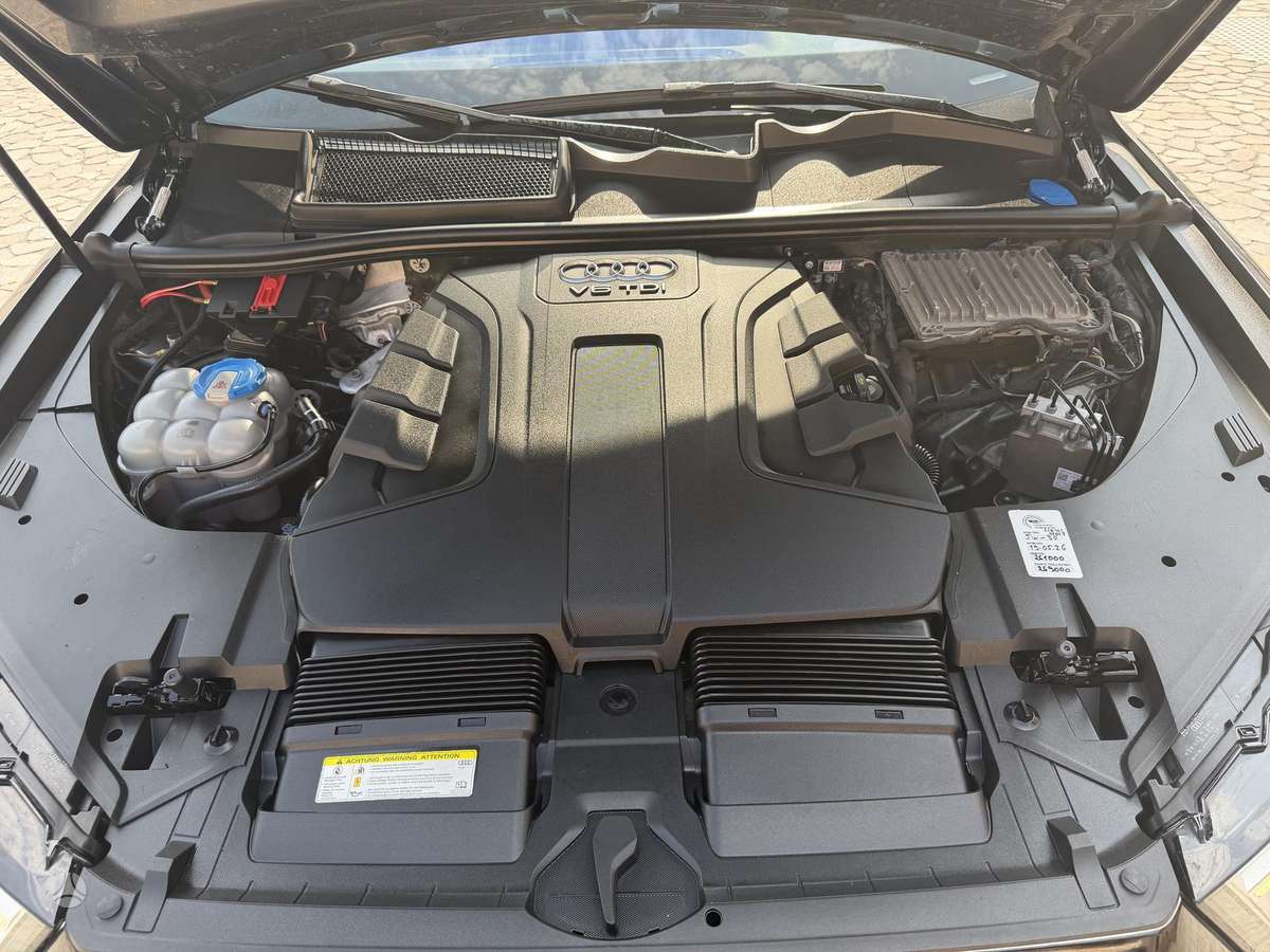 Audi Q7, 3.0 l., off-road / crossover