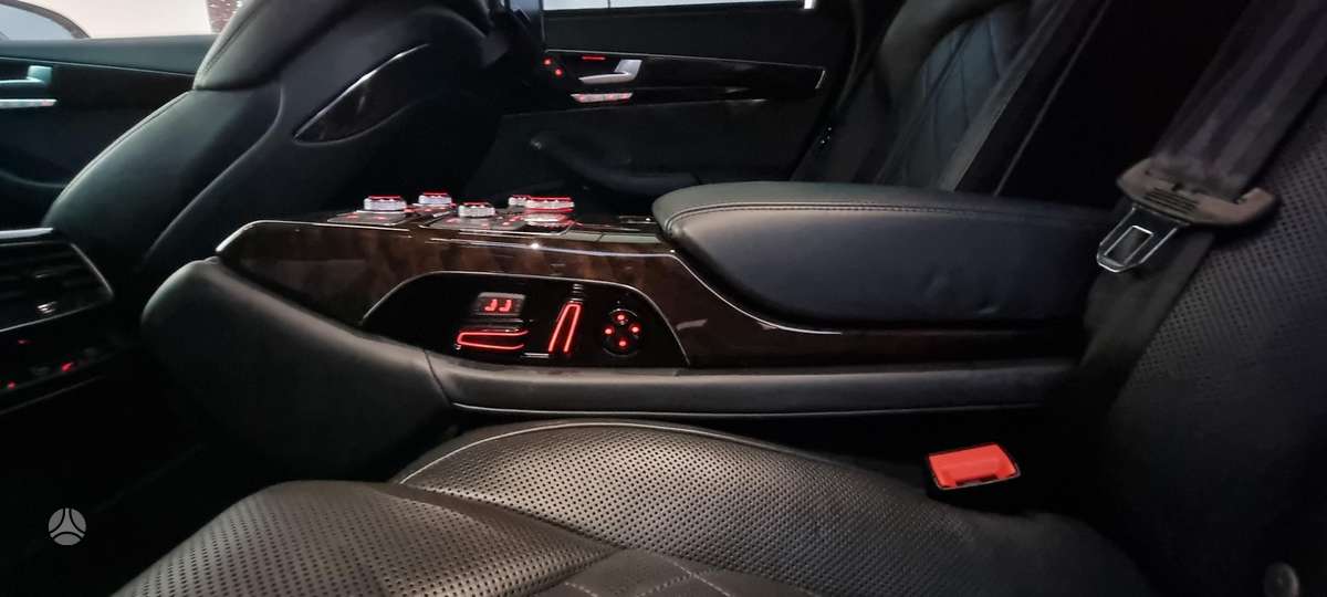 Audi A8, 3.0 l., Седан