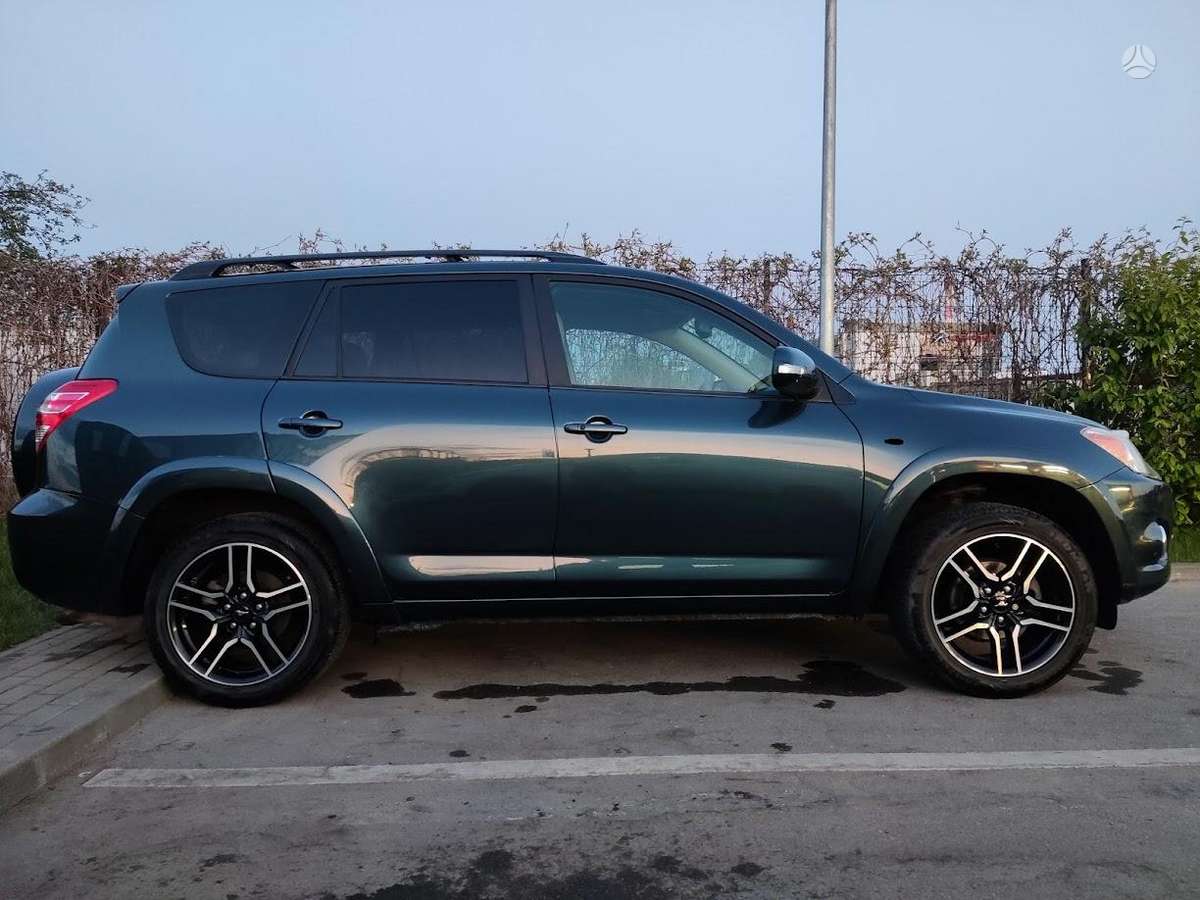 Toyota RAV4 - 1