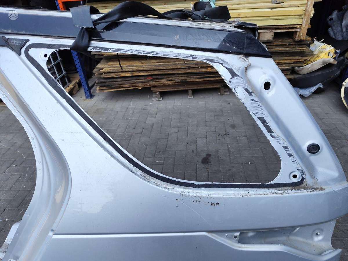 Land Rover Discovery hood (front, rear)
