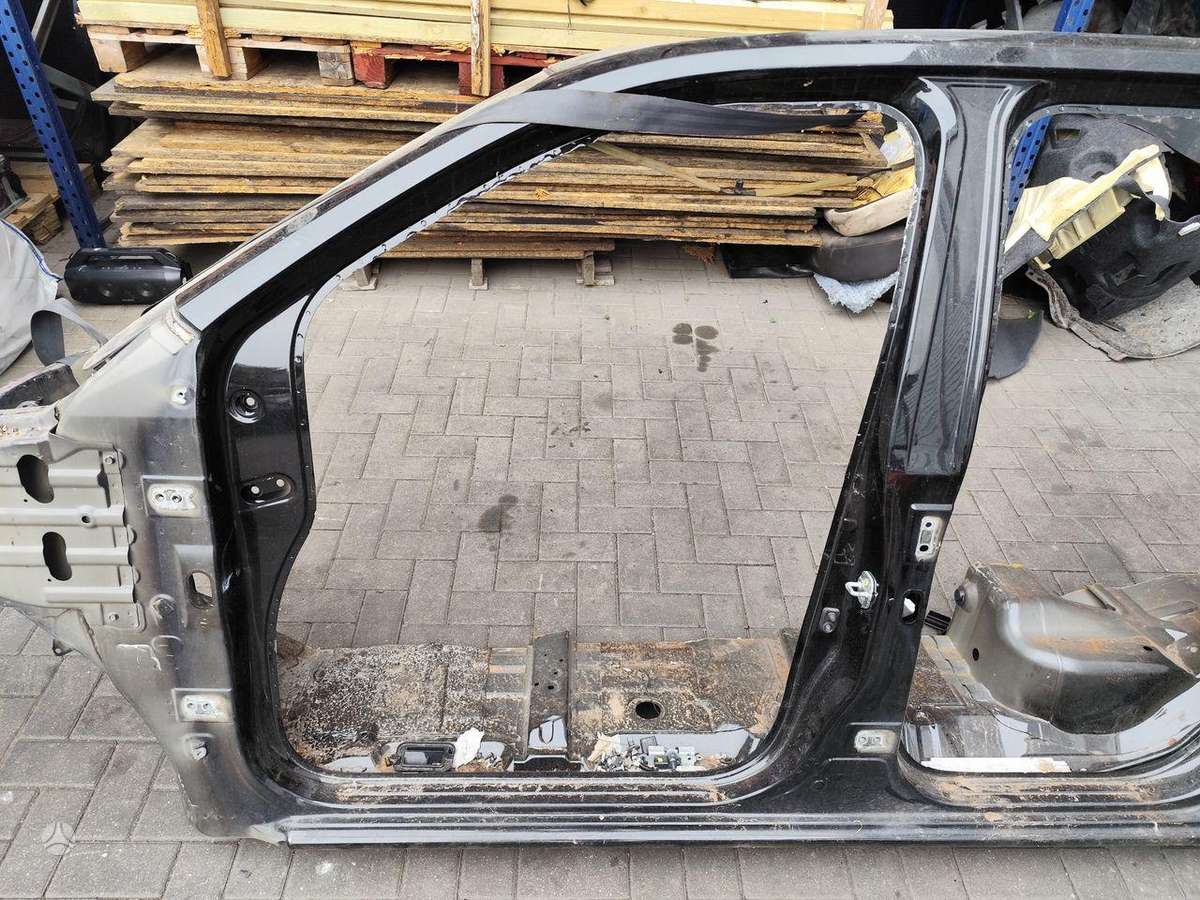 Nissan Navara hood (front, rear)