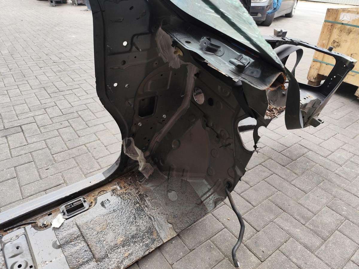Nissan Navara hood (front, rear)