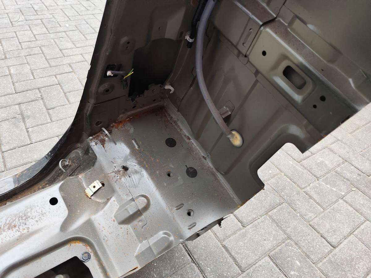 Nissan Navara hood (front, rear)