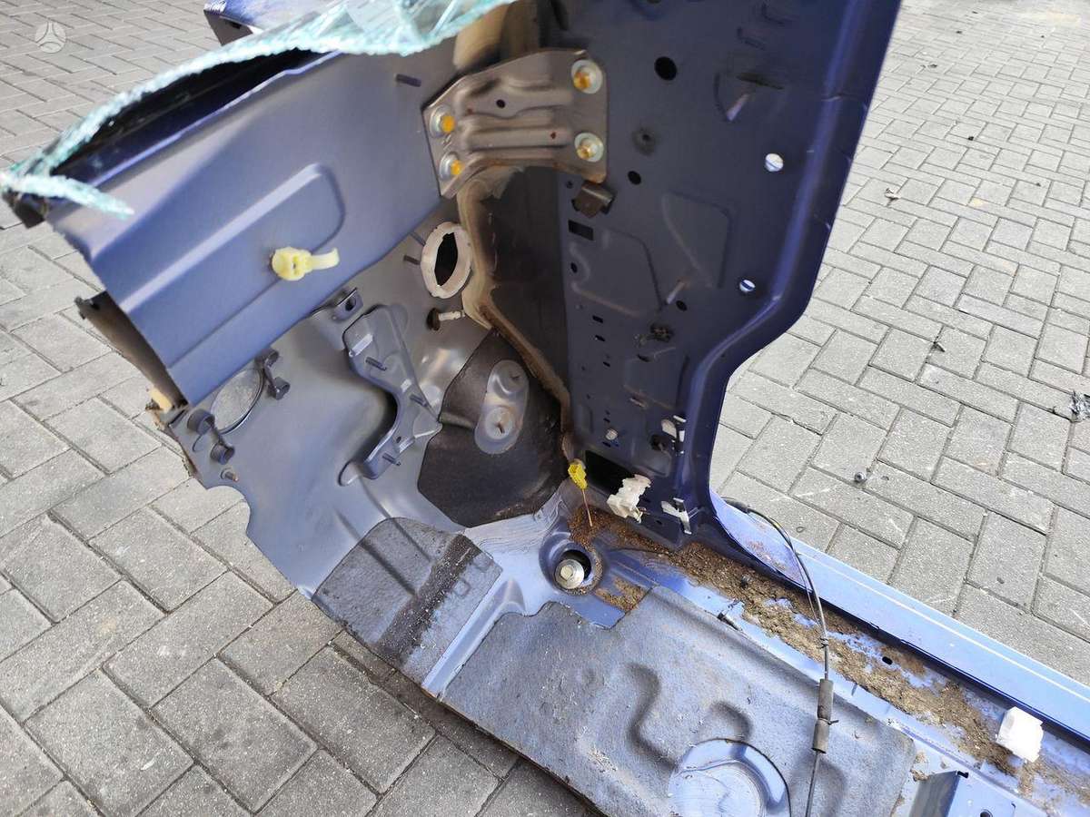Isuzu D-Max hood (front, rear)
