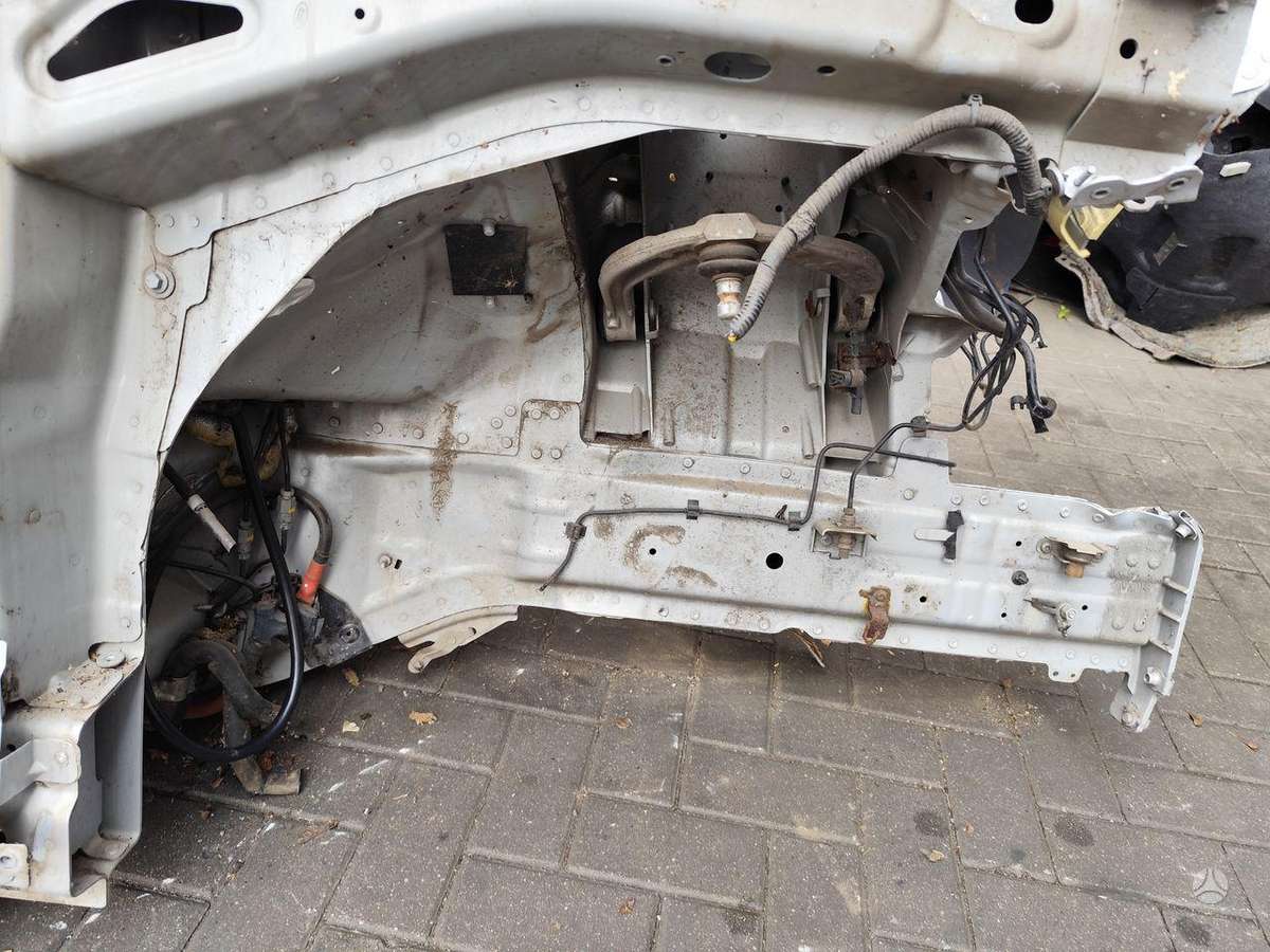 Land Rover Discovery hood (front, rear)