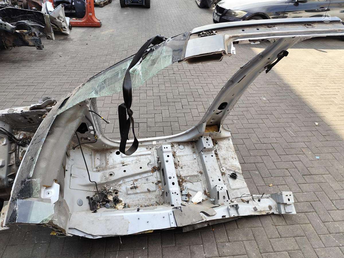 Land Rover Discovery hood (front, rear)