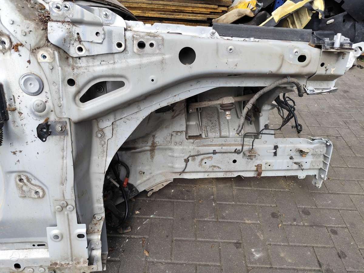 Land Rover Discovery hood (front, rear)