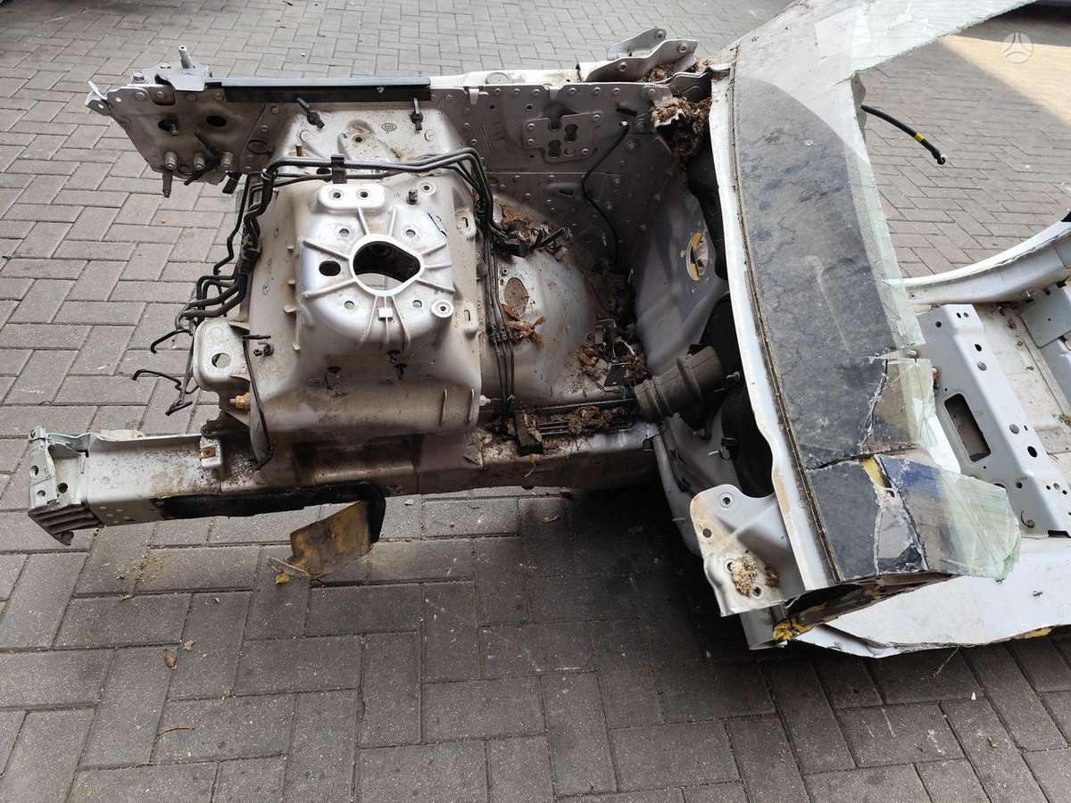 Land Rover Discovery hood (front, rear)
