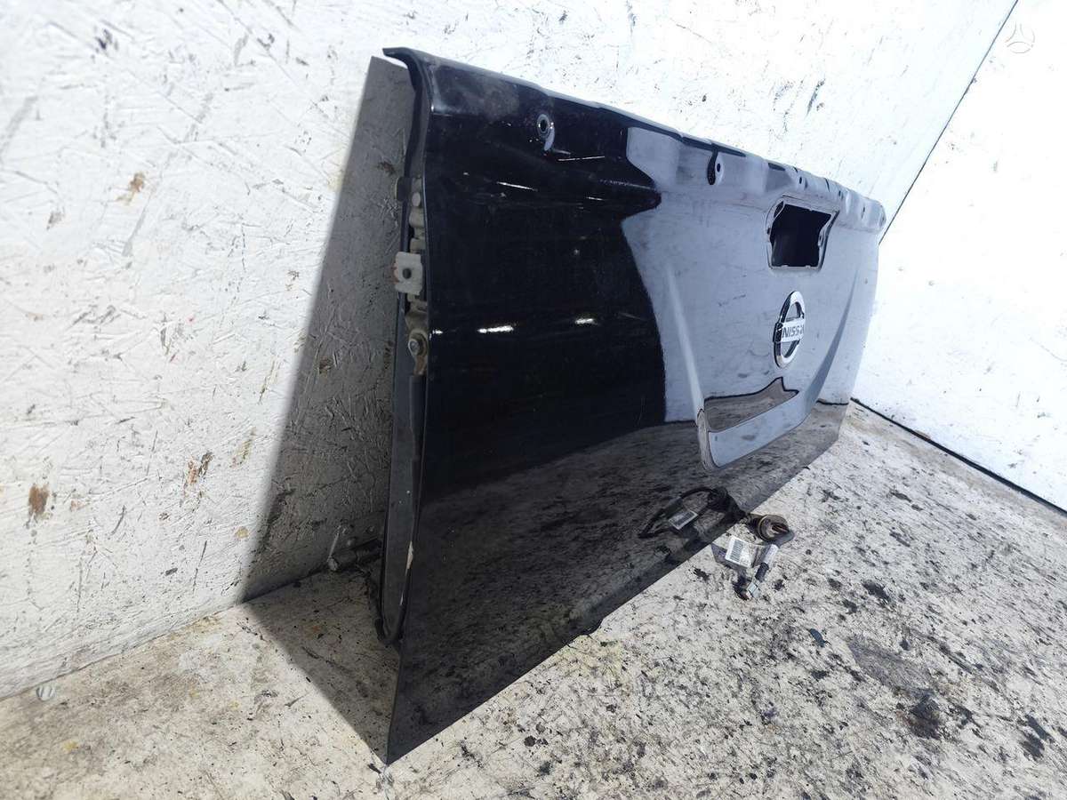 Nissan Navara hood (front, rear)