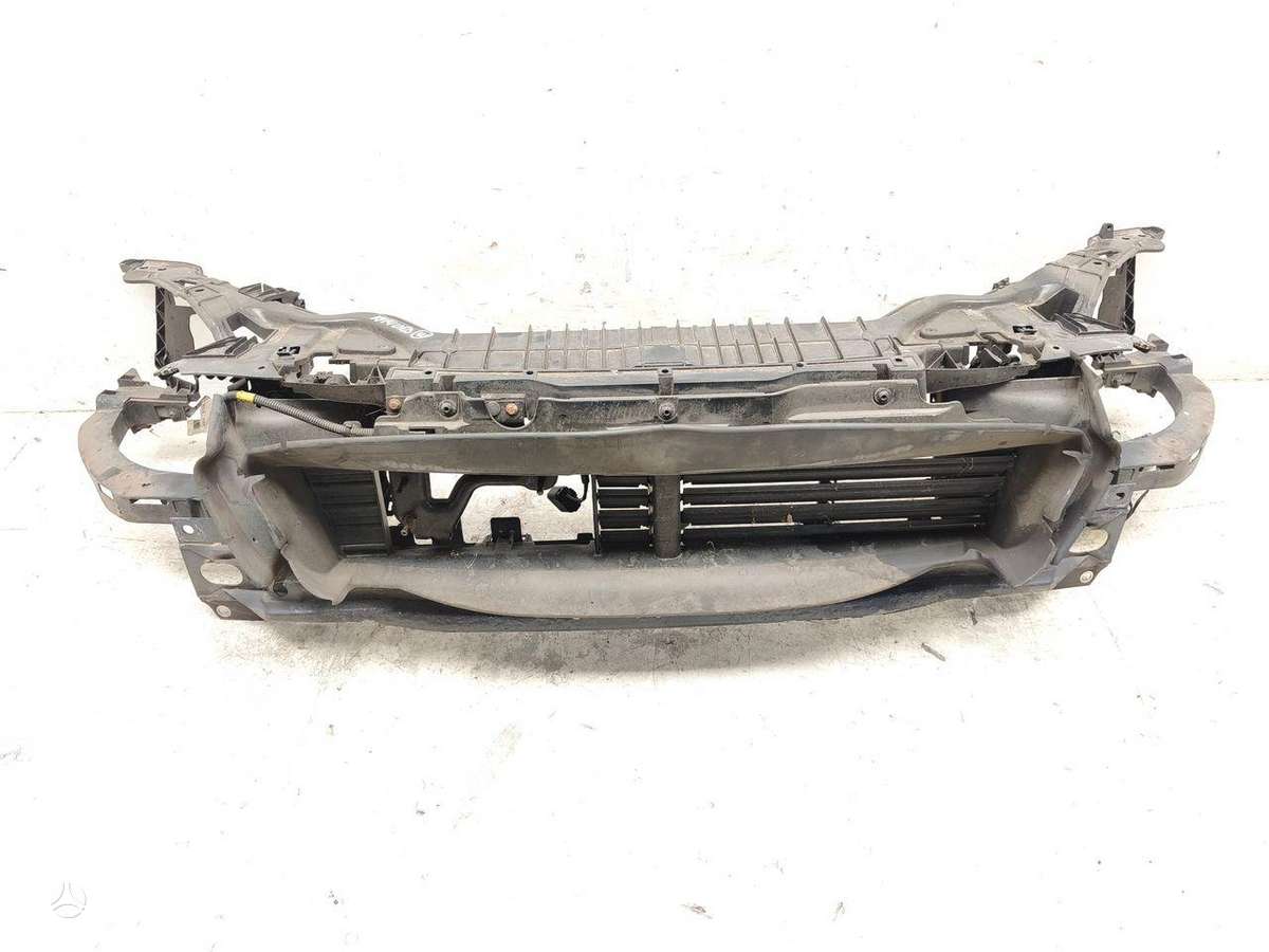 Volvo V60 radiatorius