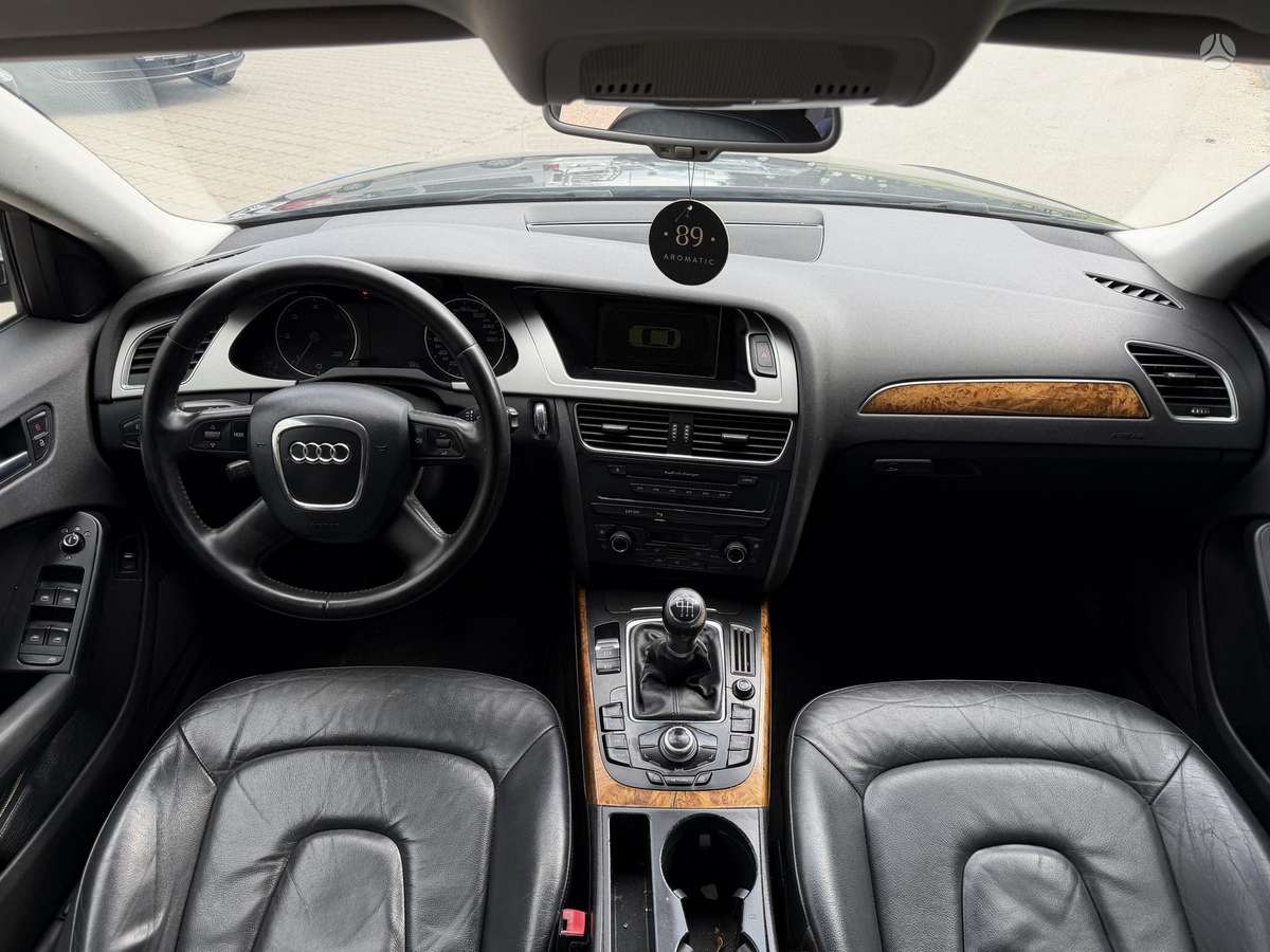 Audi A4, 2.0 l., Седан