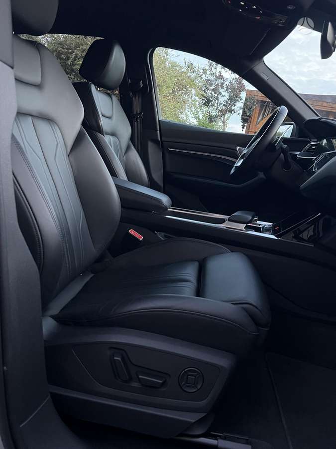 Audi e-tron, 95 кВт·ч, Внедорожник / Кроссовер