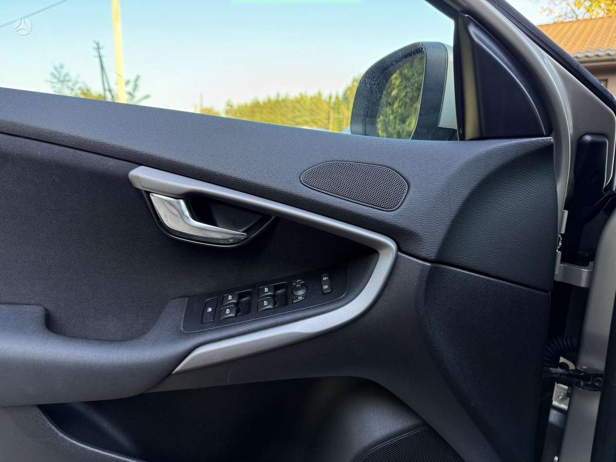 Volvo V40, 2.0 l., hatchback