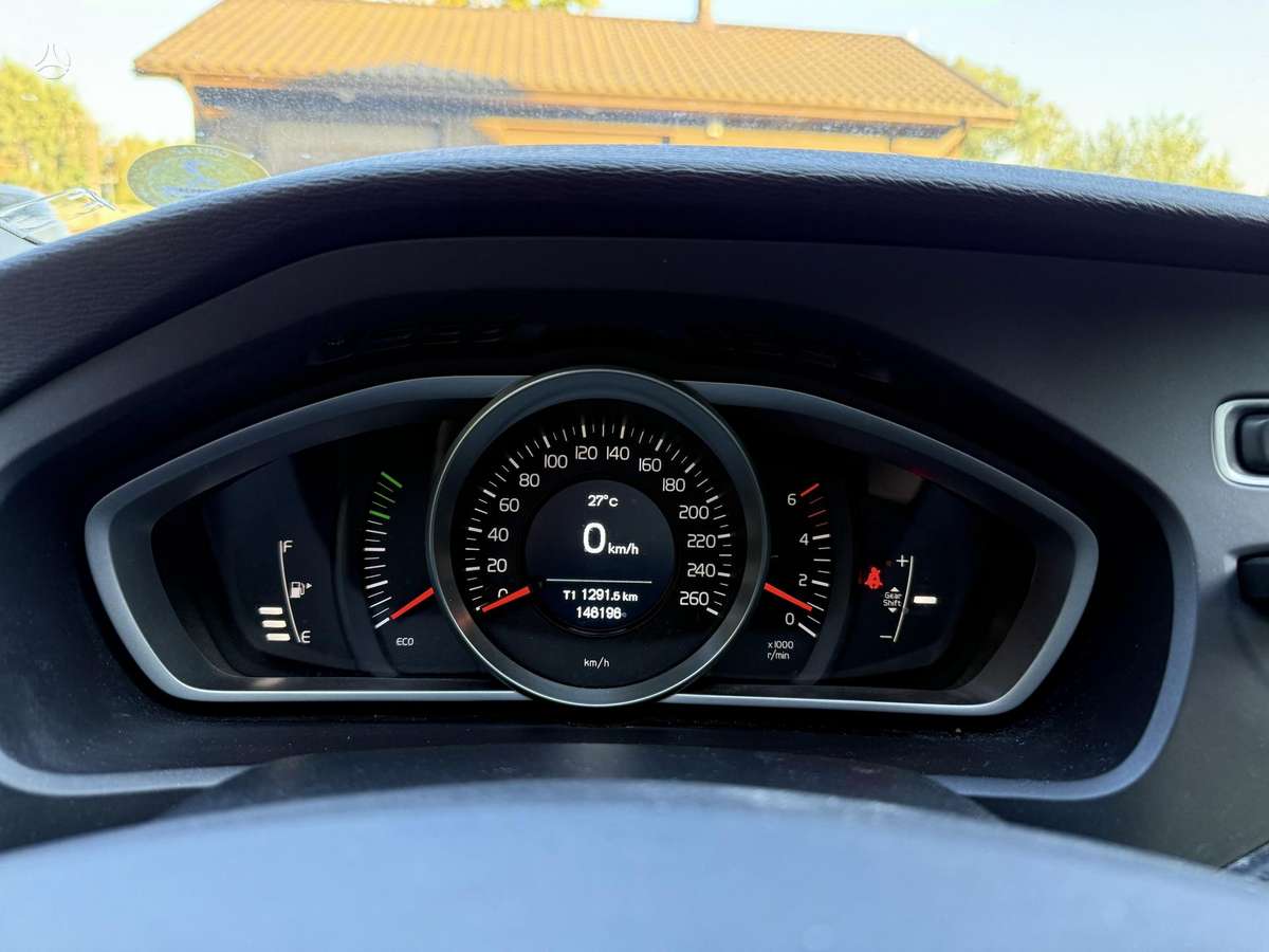 Volvo V40, 2.0 l., Хэтчбек