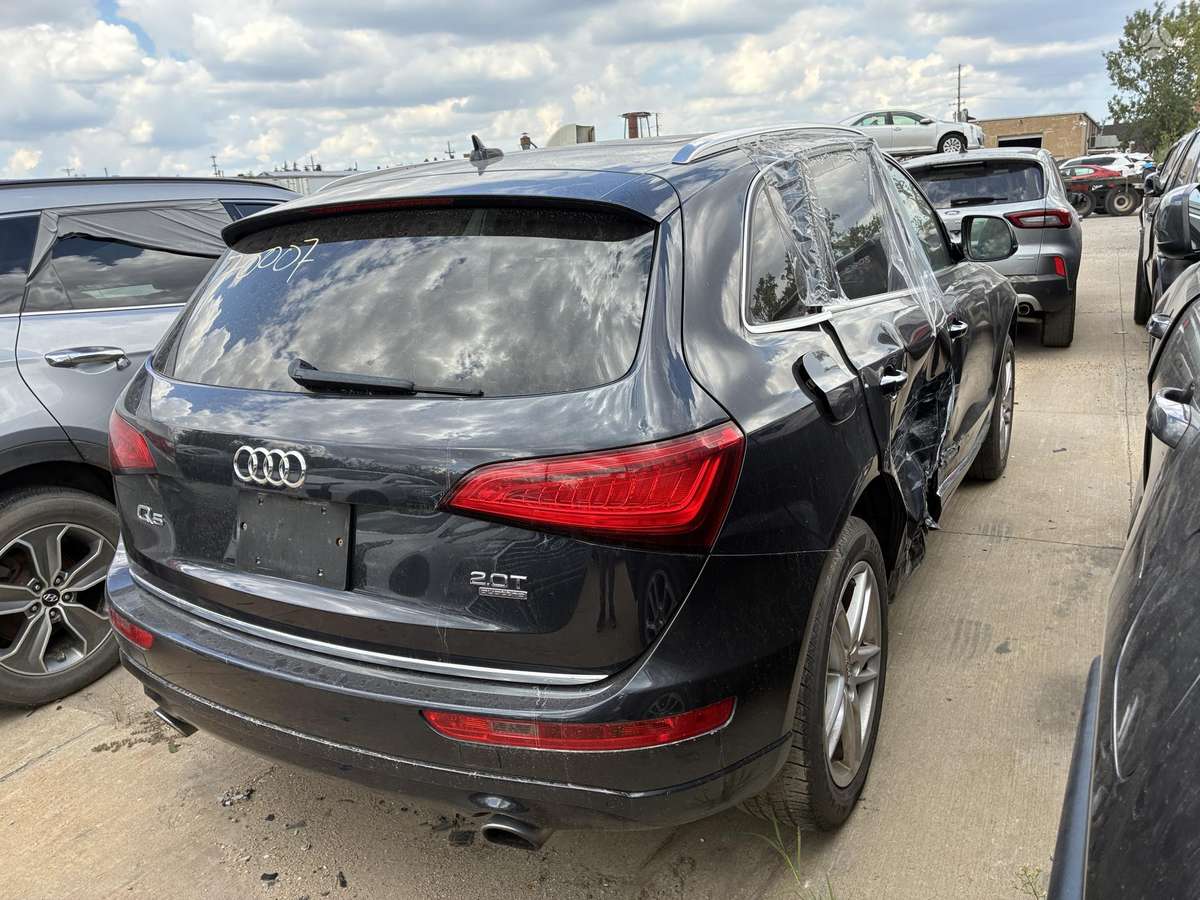 Audi Q5, 2.0 l., off-road / crossover
