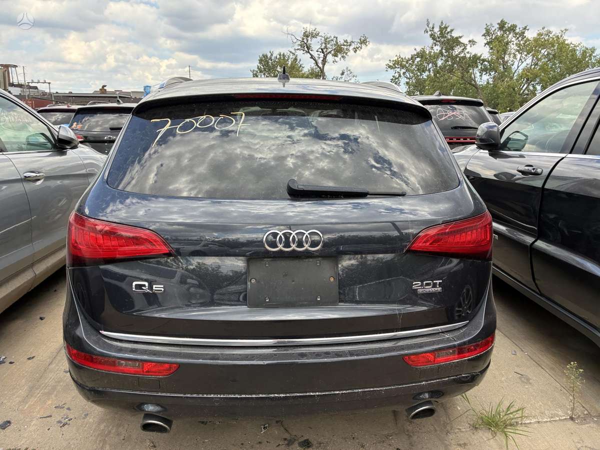 Audi Q5, 2.0 l., off-road / crossover