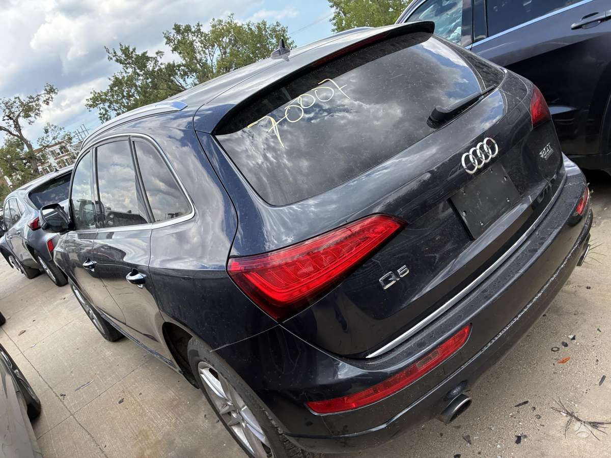 Audi Q5, 2.0 l., off-road / crossover