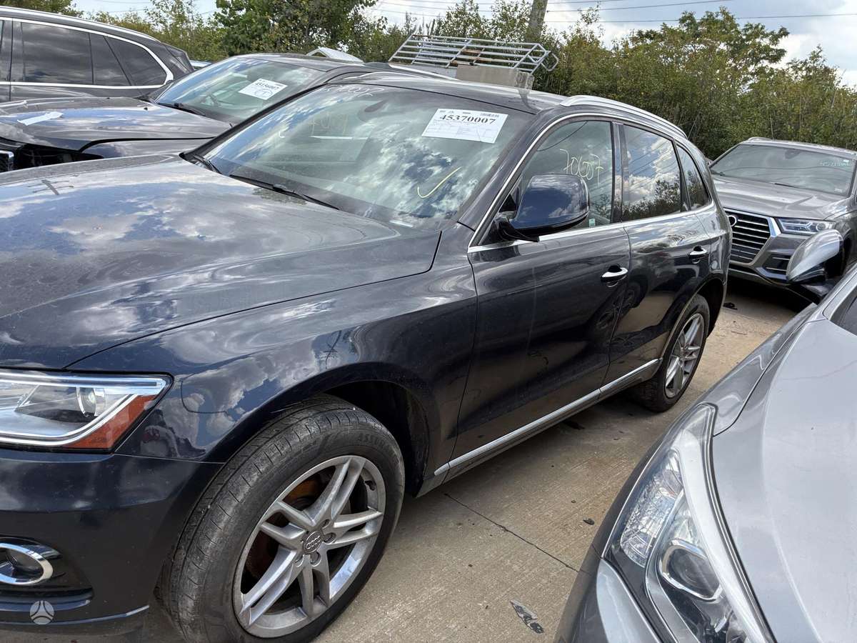 Audi Q5, 2.0 l., off-road / crossover