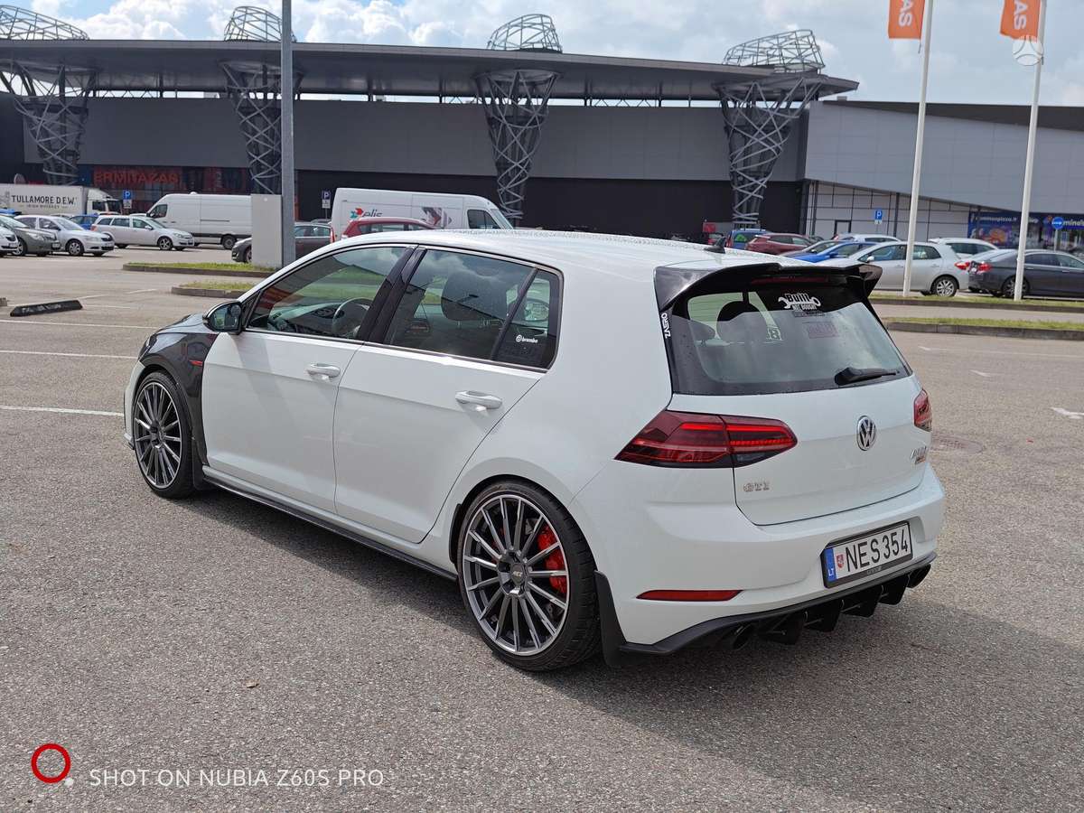 Volkswagen Golf - 4