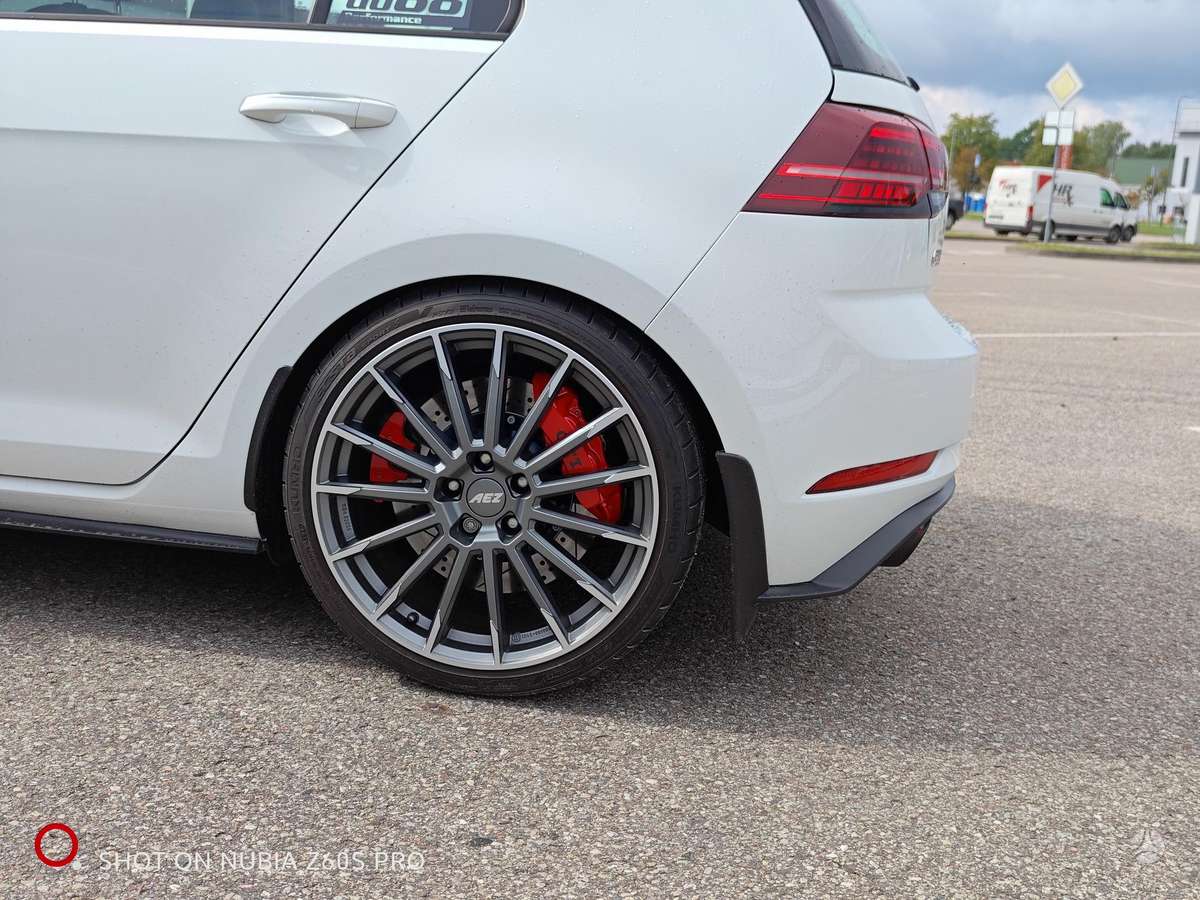 Volkswagen Golf - 8