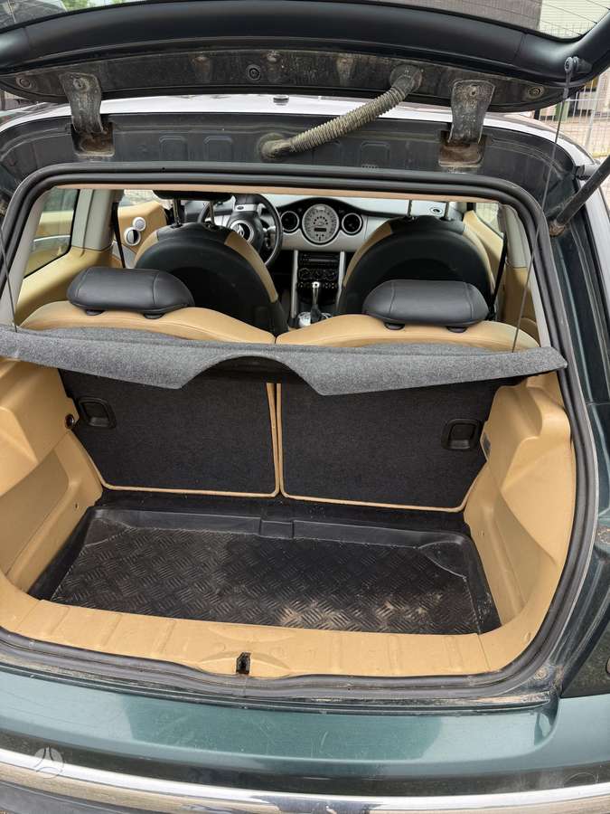 Mini Cooper, 1.6 l., hatchback