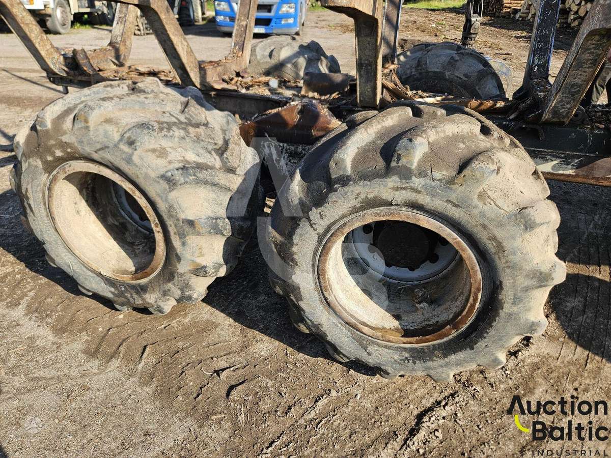 Komatsu 830, форвардеры