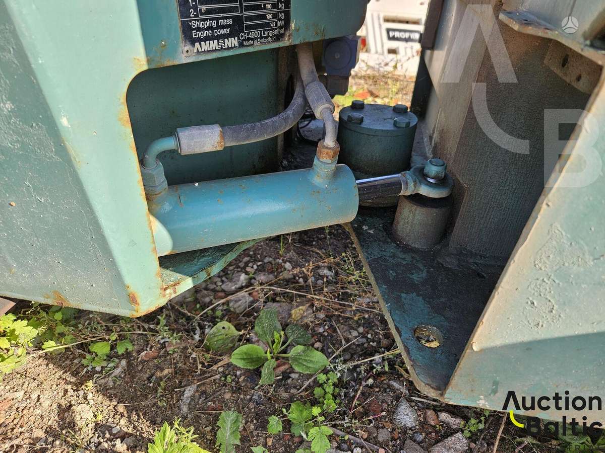 Ammann AV 16, vibrator / compactor