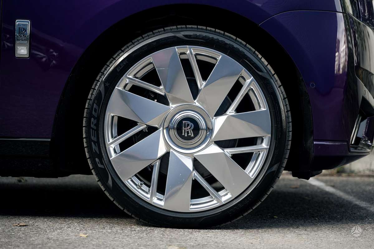 Rolls-Royce Cullinan, 6.8 l., Седан