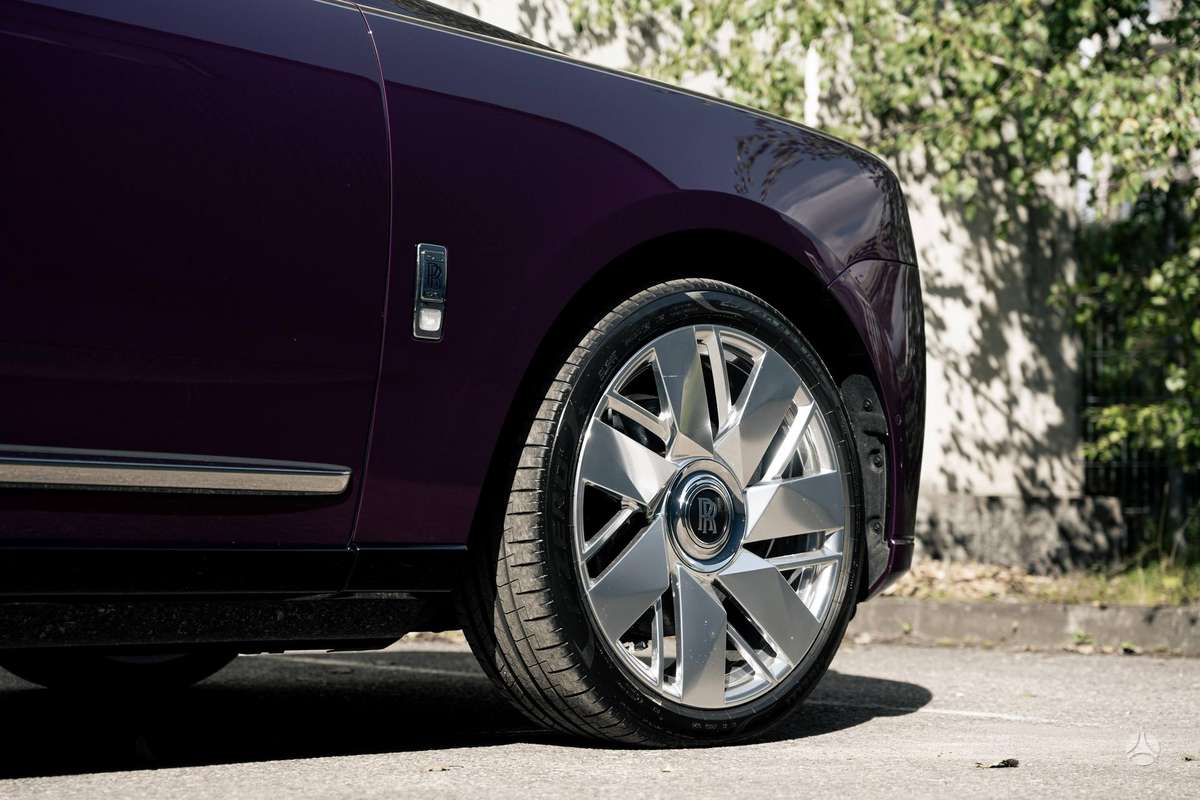 Rolls-Royce Cullinan, 6.8 l., Седан