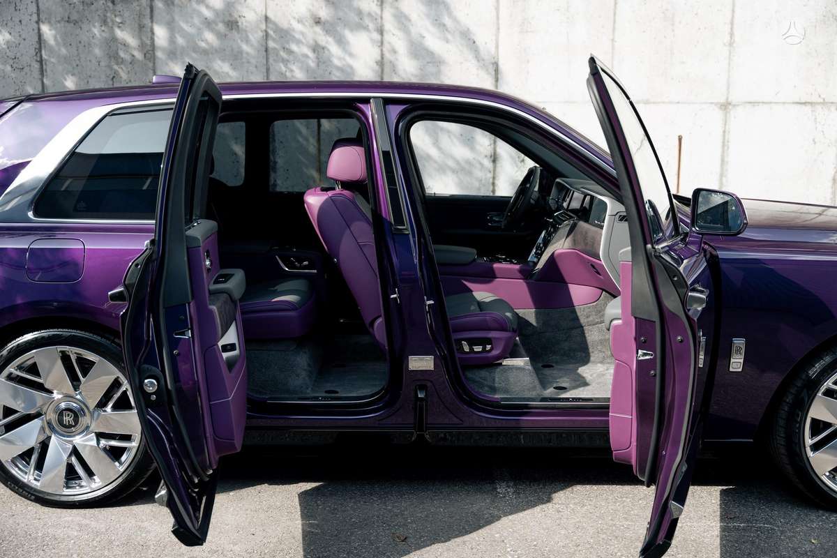 Rolls-Royce Cullinan, 6.8 l., Седан