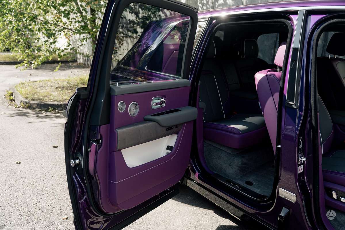 Rolls-Royce Cullinan, 6.8 l., Седан