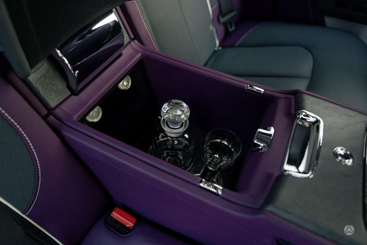 Rolls-Royce Cullinan, 6.8 l., Седан