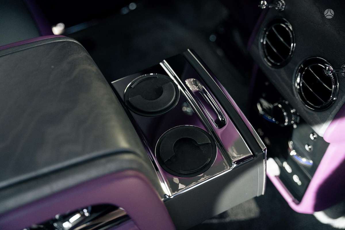 Rolls-Royce Cullinan, 6.8 l., Седан