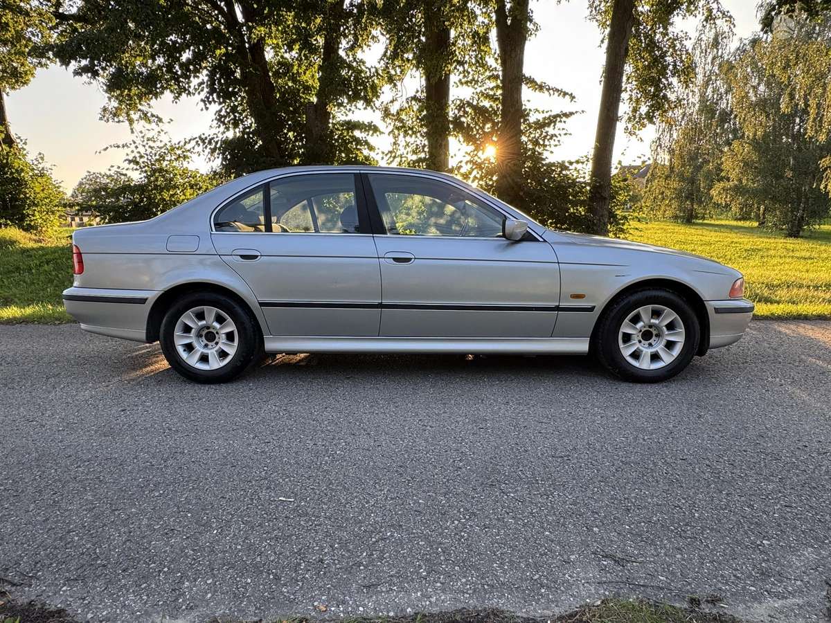 BMW 525, 2.5 l., Седан