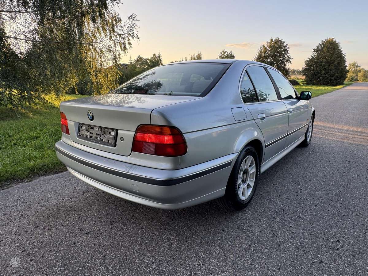 BMW 525, 2.5 l., Седан