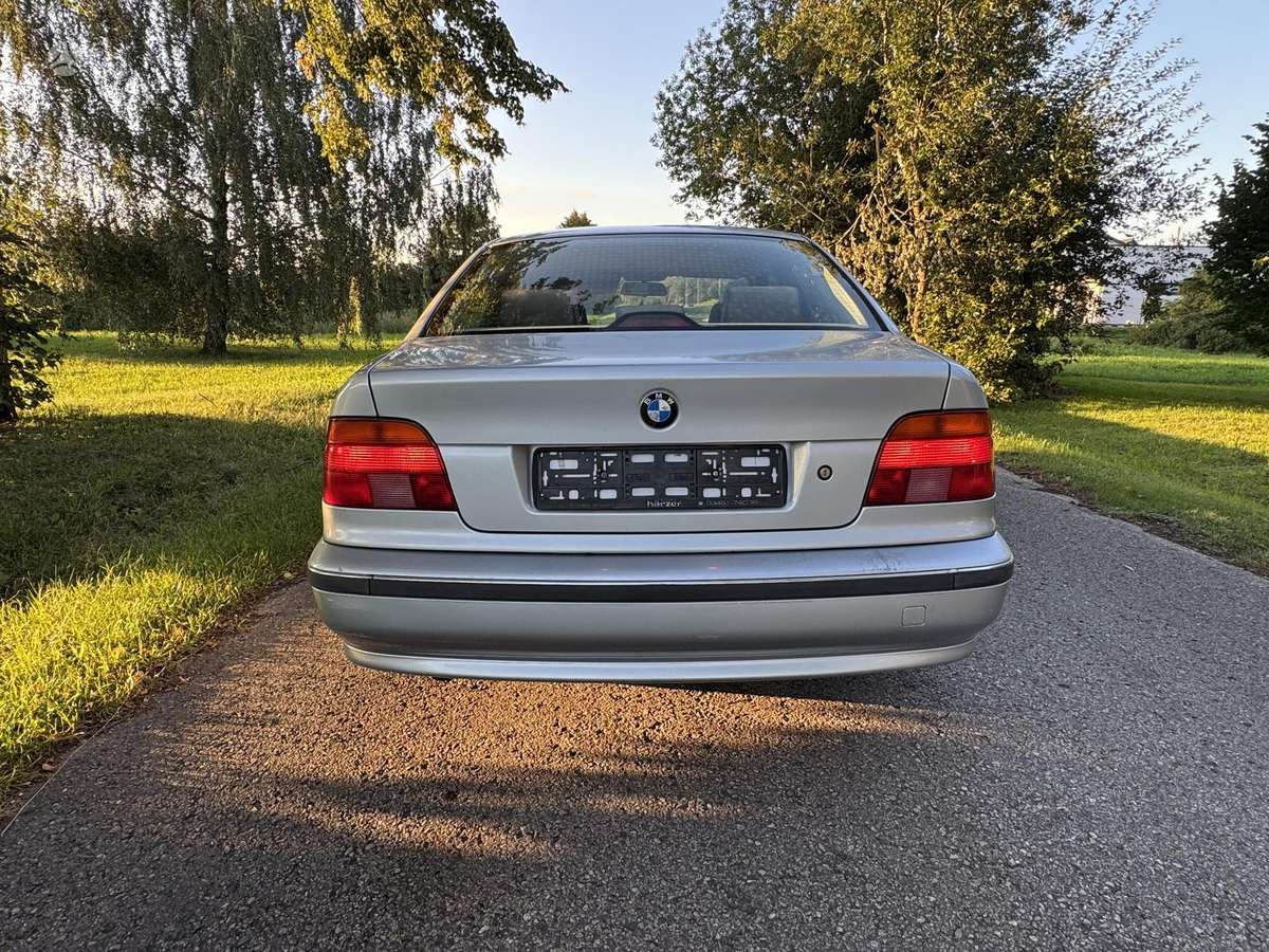 BMW 525, 2.5 l., Седан