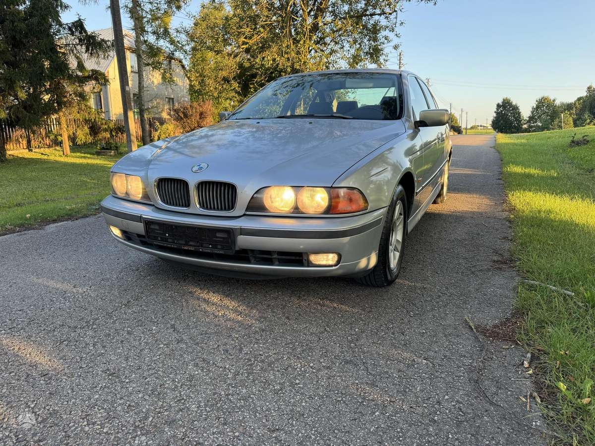 BMW 525, 2.5 l., Седан
