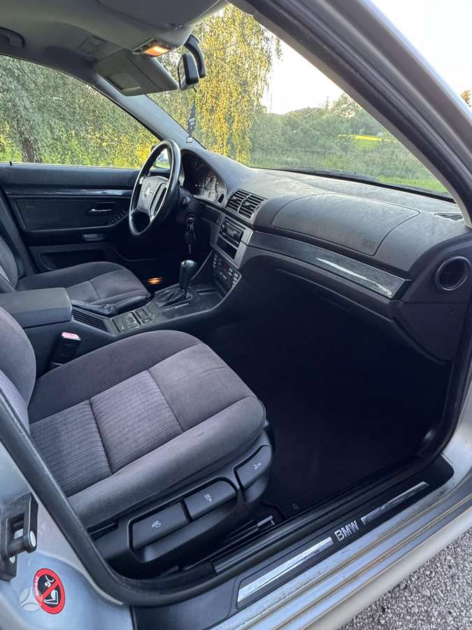 BMW 525, 2.5 l., Седан