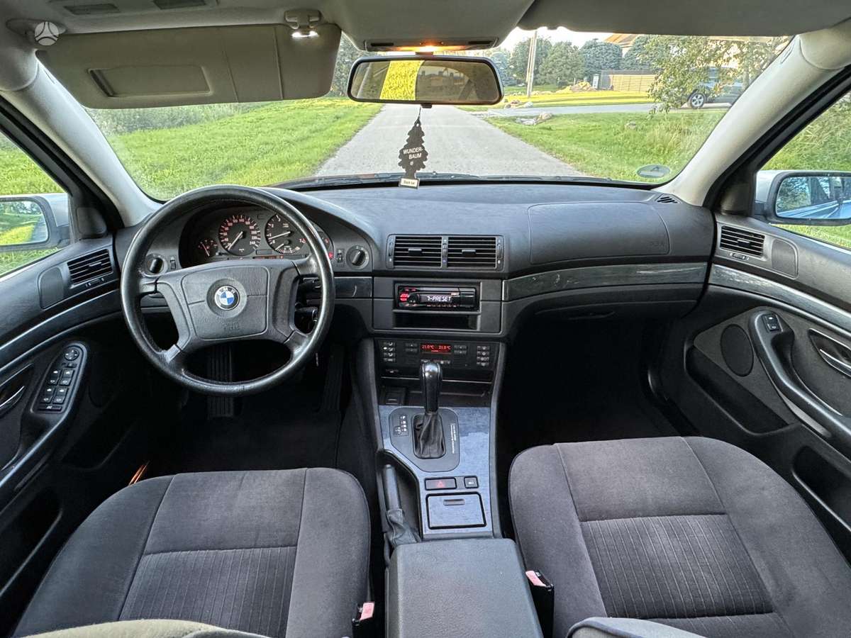 BMW 525, 2.5 l., Седан