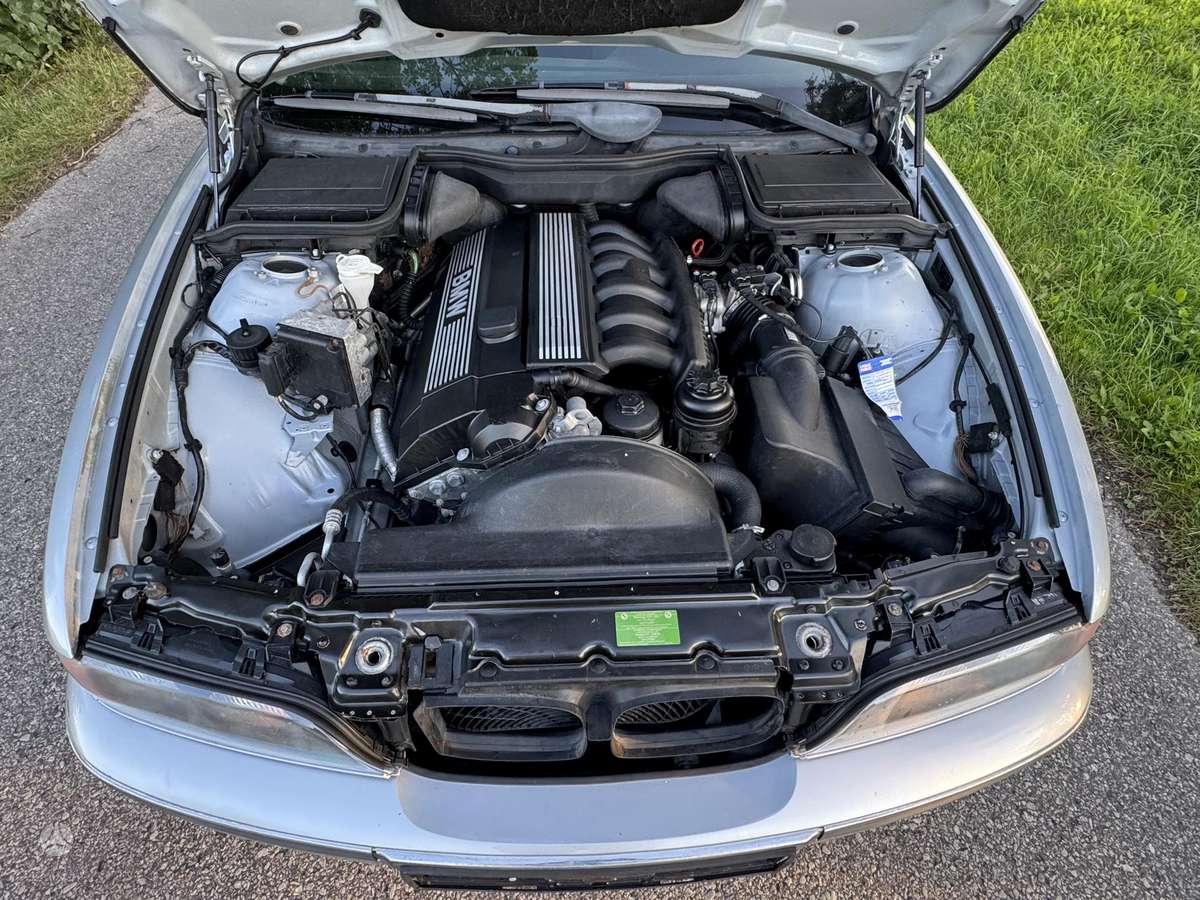BMW 525, 2.5 l., Седан
